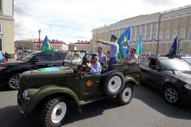 день воздушно-десантных войск вдв ретро автомобиль дворцовая площадь