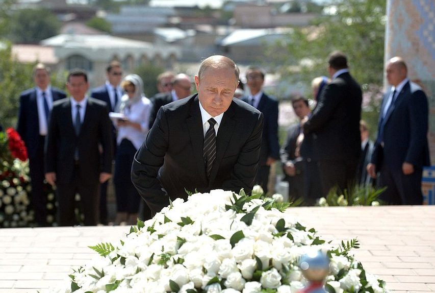 путин каримов цветы