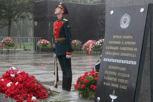 георгий полтавченко пискаревское кладбище торжественный митинг возложение цветов
