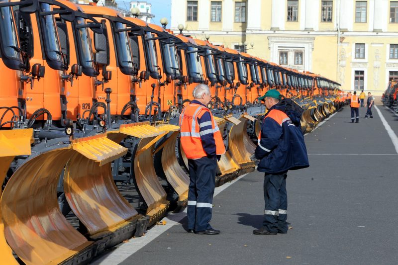 снегоуборочная дорожная техника смотр на дворцовой площади