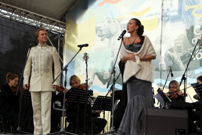 фестиваль музыка на неве площадь островского солисты сергей ермолаев и анна снегова