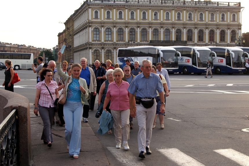 иностранные туристы в петербурге