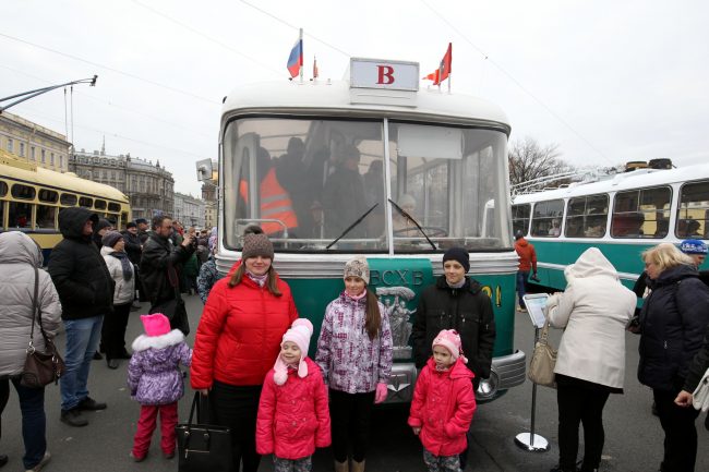 празднование 80-летия троллейбуса горэлектротранс дворцовая площадь ретро-троллейбус сварз-тбэс-всхв