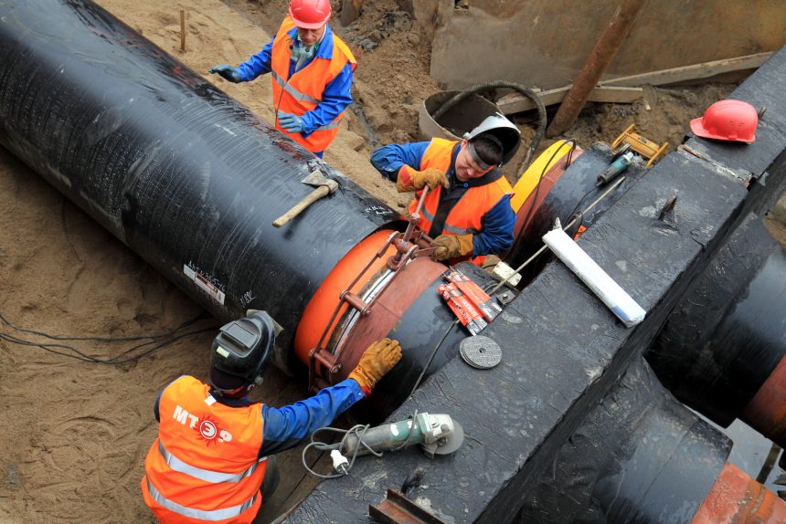 ремонт теплотрассы теплоцентраль восточная большой проспект трубы рабочие сварка