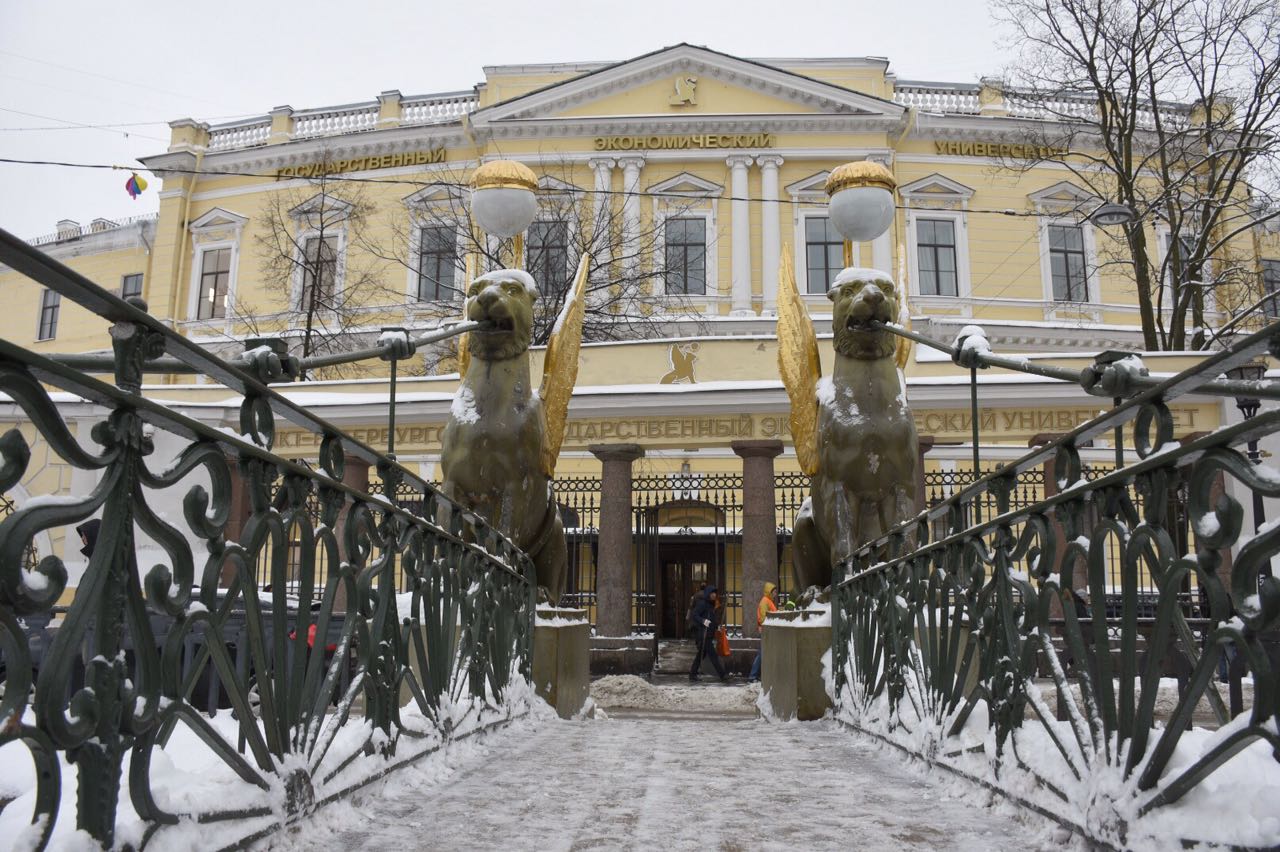 банковский мостик в санкт петербурге