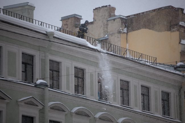 сосули сосульки очистка кровель зима в Петербурге
