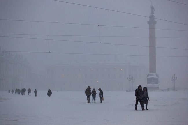 снег снегопад зима в Петербурге сугробы дворцовая площадь