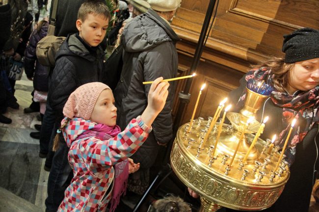 вербное воскресенье дети православие служба исаакиевский собор свечки