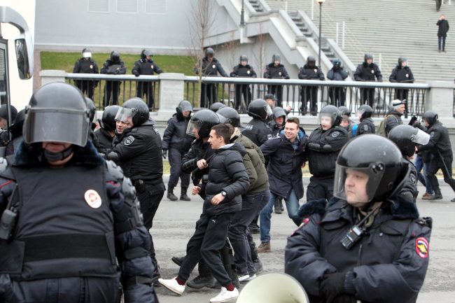 зенит-арена стадион санкт-петербург арена футбольные фанаты беспорядки омон задержание