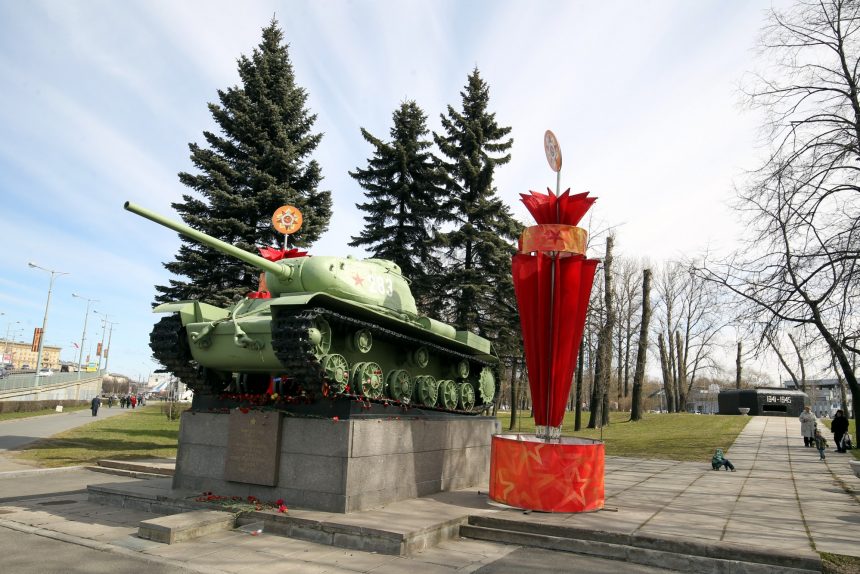 памятник танк кв-85 автово проспект стачек мемориал Великая Отечественная война