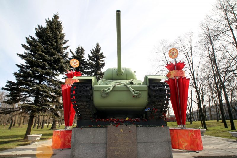 памятник танк кв-85 автово проспект стачек мемориал Великая Отечественная война