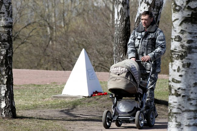 Аллея Славы Полежаевский парк детская коляска прогулка
