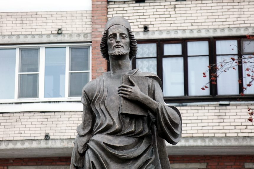 памятник шота руставели