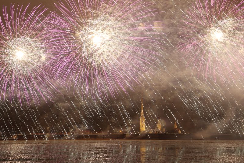 30 декабря фейерверк нева петропавловская крепость