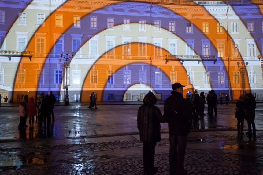 Дворцовая площадь световое шоу на здании главного штаба