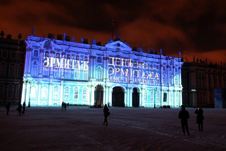 световое проекционное шоу мистерия света эрмитаж дворцовая площадь
