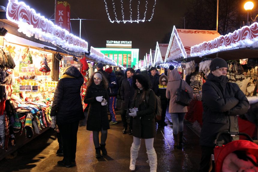 Рождественская ярмарка Пионерская площадь торговля