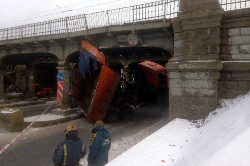 царскосельский мост обводный канал железная дорога витебского направления авария дтп грузовик поднятый кузов