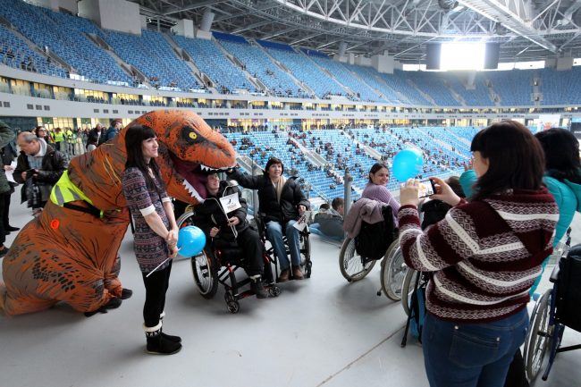 стадион на крестовском зенит-арена концерт фестиваль радио зенит инвалиды динозавр