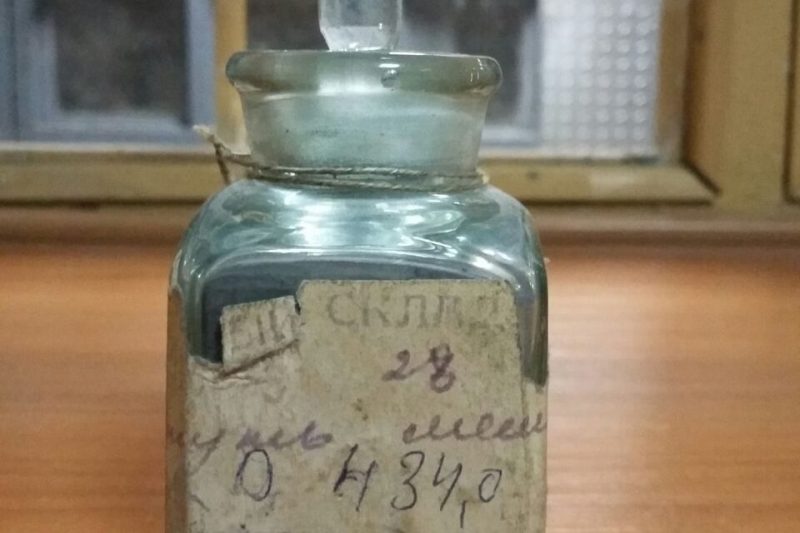 ртуть 1955 года банка с надписью