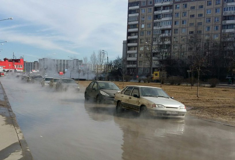 прорвало трубу горячая вода затопило машины