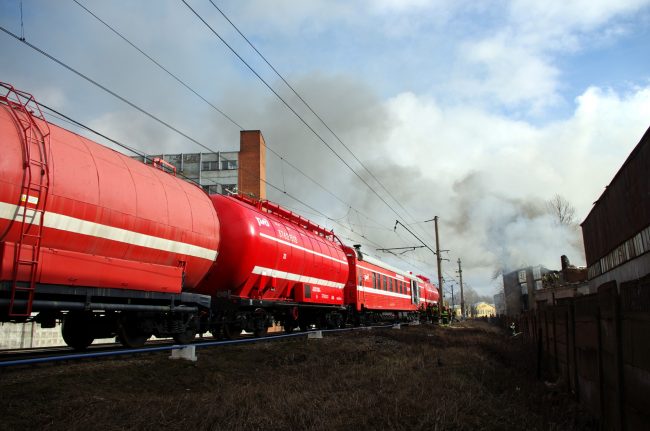 пожар склады улица салова гу мчс по петербургу огонь чп пожарный поезд