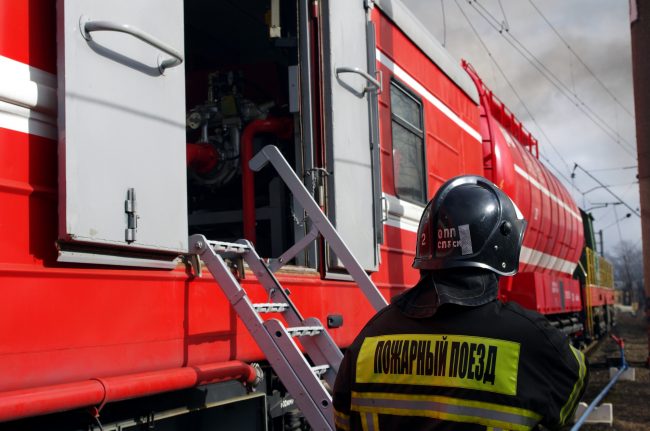 пожар склады улица салова гу мчс по петербургу огонь чп пожарный поезд