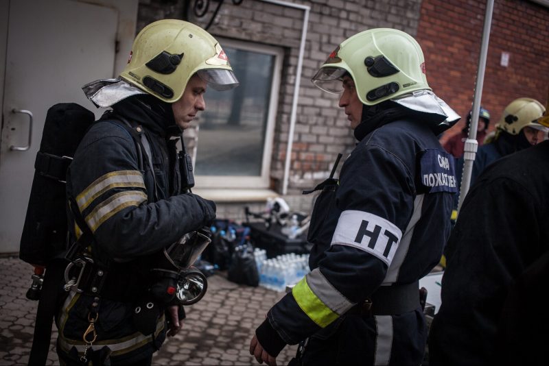 пожар склады улица салова гу мчс по петербургу огонь чп пожарные