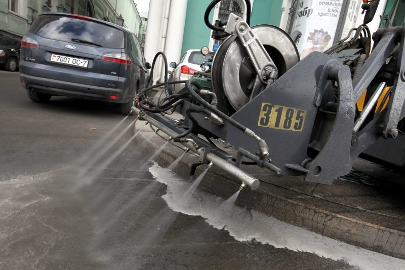уборка улиц мытьё шампунем дорожная техника Дворцовая набережная