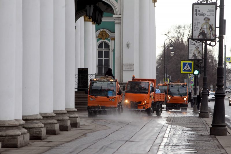 уборка улиц мытьё благоустройство Дворцовая набережная Эрмитаж