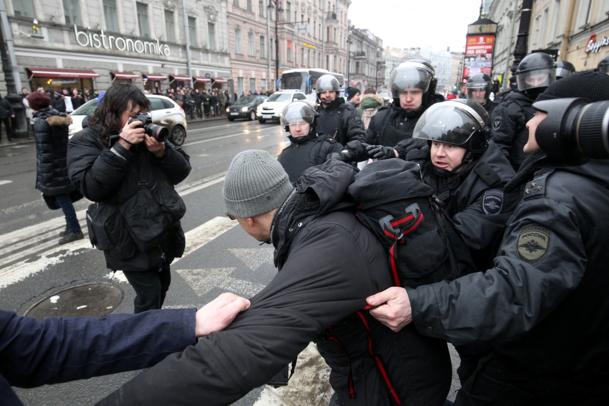 Задержание Александра Петросяна. Фото: Илья Снопченко / ИА "Диалог"