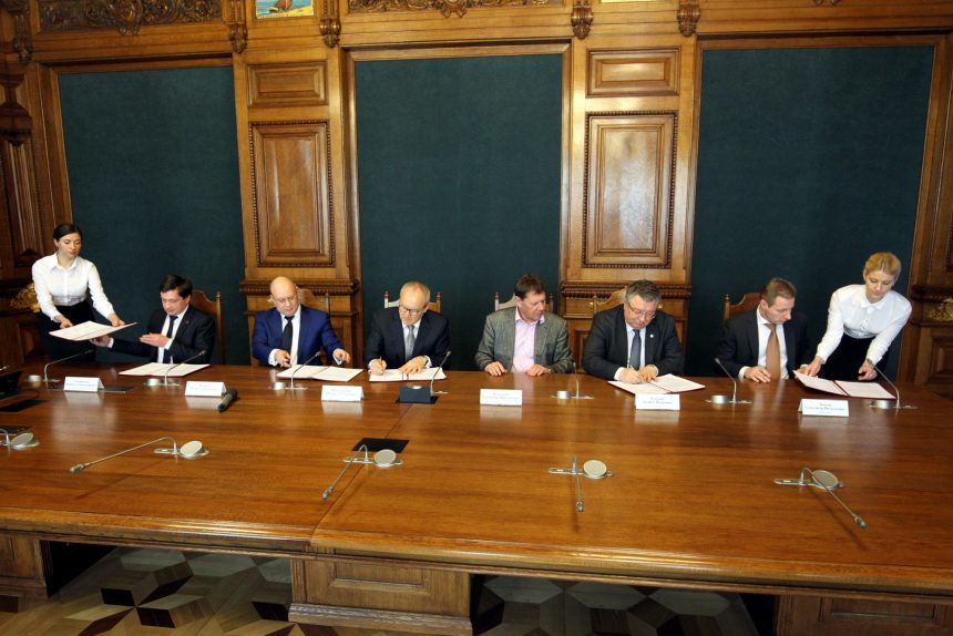 Подписание соглашения о создании Центра инновационных научно-производственных энергетических технологий (ЦИНПЭТ) ТЭК ИТМО Политех Диаконт Кирилл Соловейчик Игорь Фёдоров Михаил Федосовский Владимир Васильев Андрей Рудской Александр Лопота
