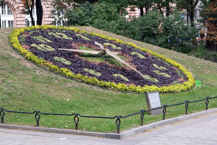 цветочные часы александровский парк