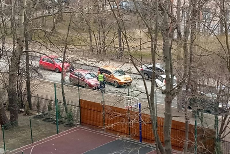 На улице Рашетова автомобиль сбил девочку-подростка