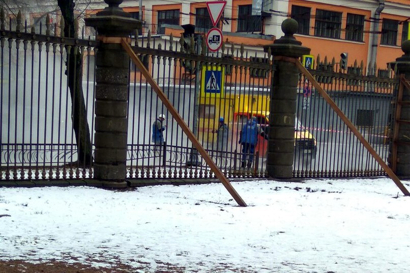 прорыв трубы тепломагистрали улица комиссара смирнова