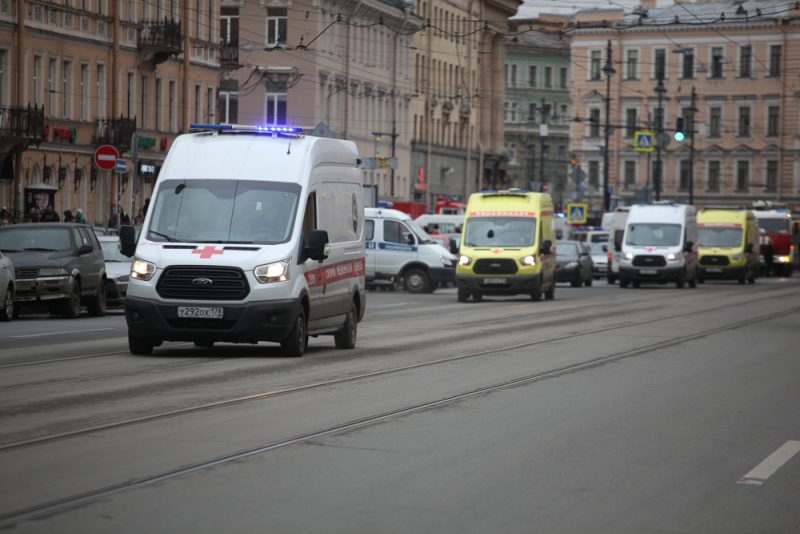 скорая помощь медики врачи теракты взрывы в метро петербурга