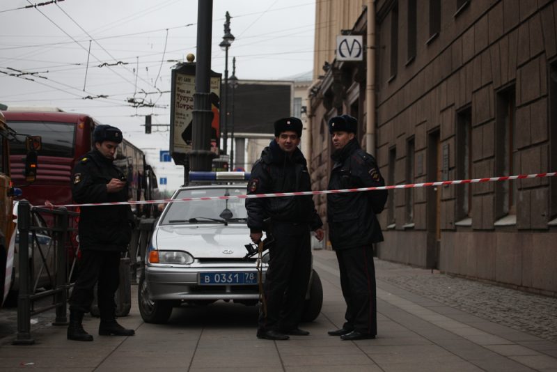 полиция дпс оцепление теракты взрывы в метро петербурга