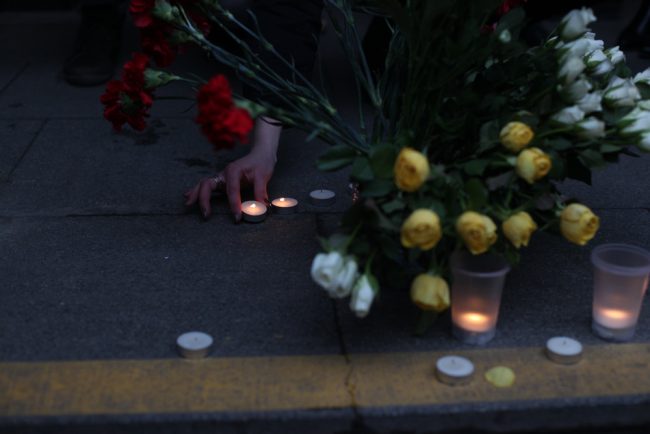 возложение цветов и свечей станция спасская теракты взрыв в петербургском метрополитене