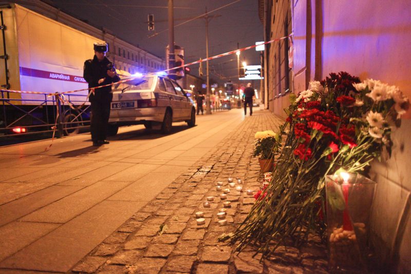 возложение цветов станция метро технологический институт теракт взрыв в метро петербурга