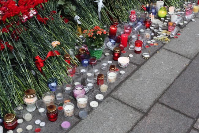 импровизированный мемориал технологический институт взрыв в петербургском метро