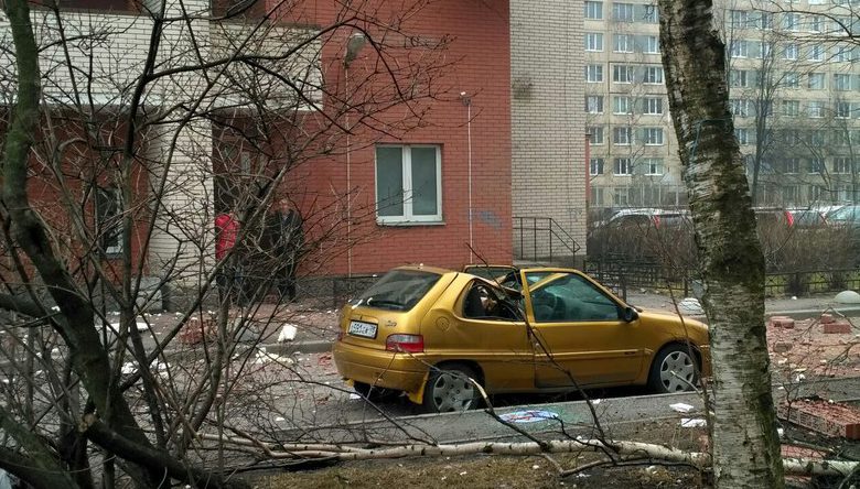 разрушенная машина