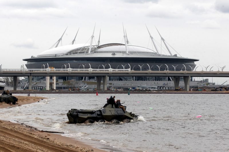 фестиваль боевая сталь реконструкторы стадион на крестовском финский залив броневик бтр