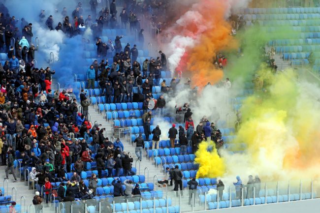 зенит-арена стадион санкт-петербург арена футбольные фанаты беспорядки пиротехника пожар