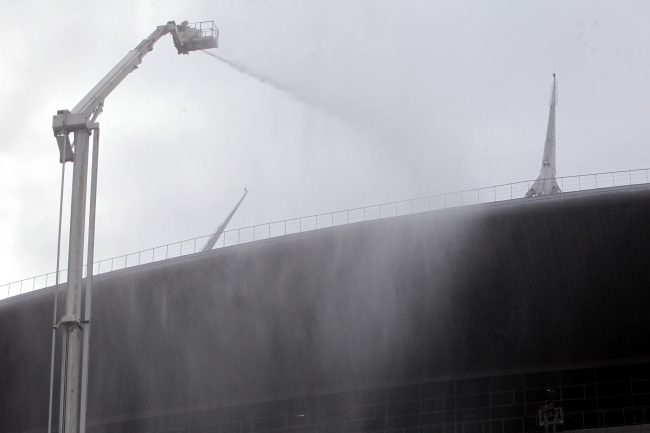 зенит-арена стадион санкт-петербург арена футбольные фанаты беспорядки пиротехника пожар пожарные мчс тушение