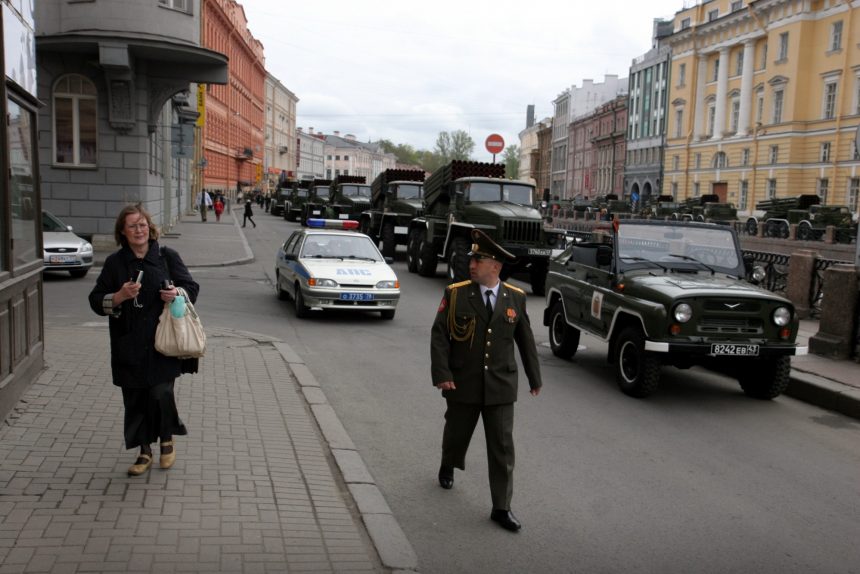 армия военная техника офицеры набережная реки мойки