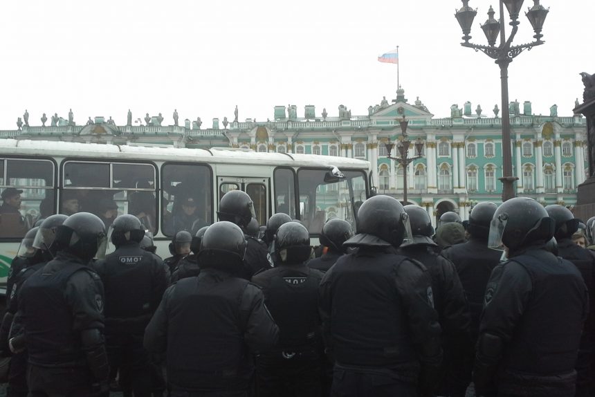 омон дворцовая прогулка свободных людей