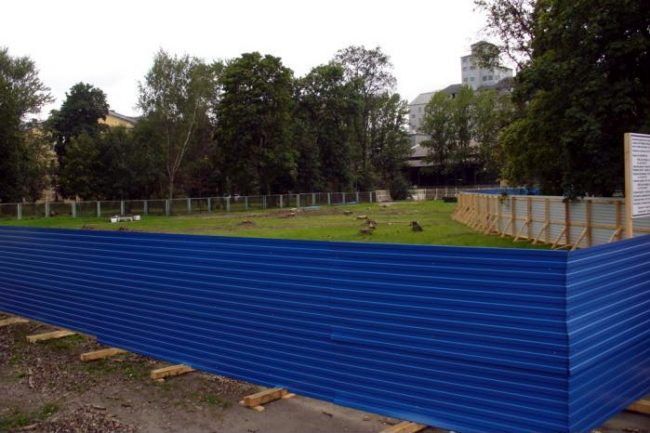 стройплощадка синий забор дёминский сад