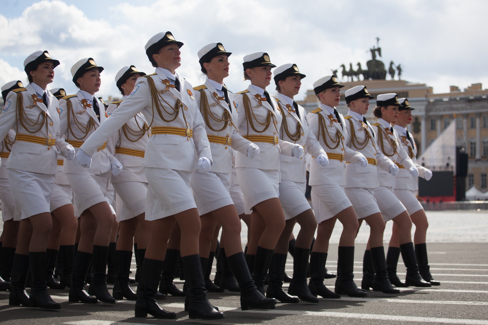 женский полк на параде победы