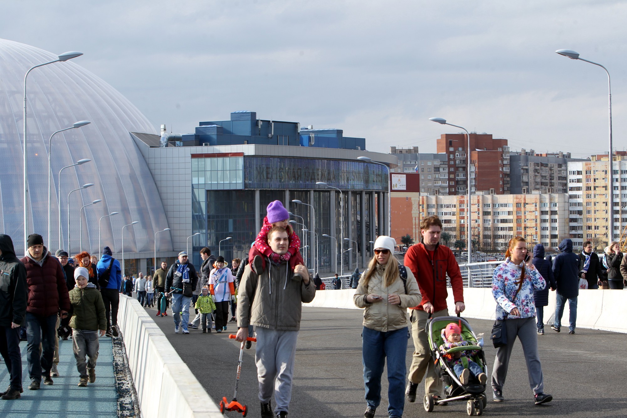 В петербурге открыли площадки. Яхтенный мост. Мост на яхтенной улице.