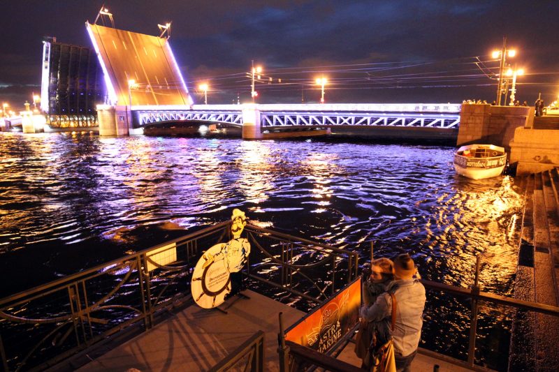 Поющие мосты Нева Дворцовый мост
